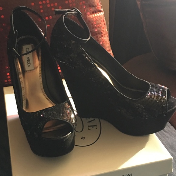 Shoes - Picture 2 of 3